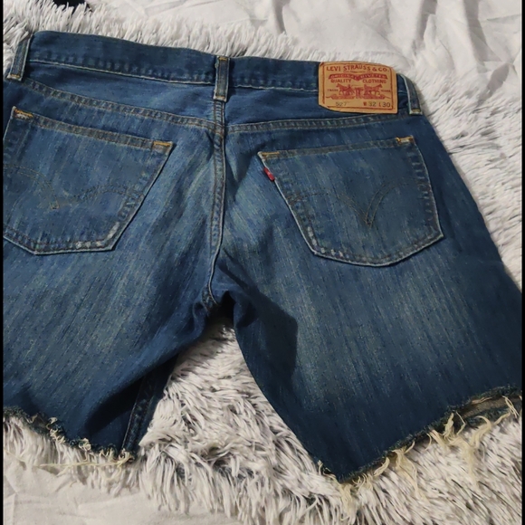 LEVIS' LOW BOOT CUT  JEAN SHORTS SIZE W 32L 30 - Picture 5 of 12